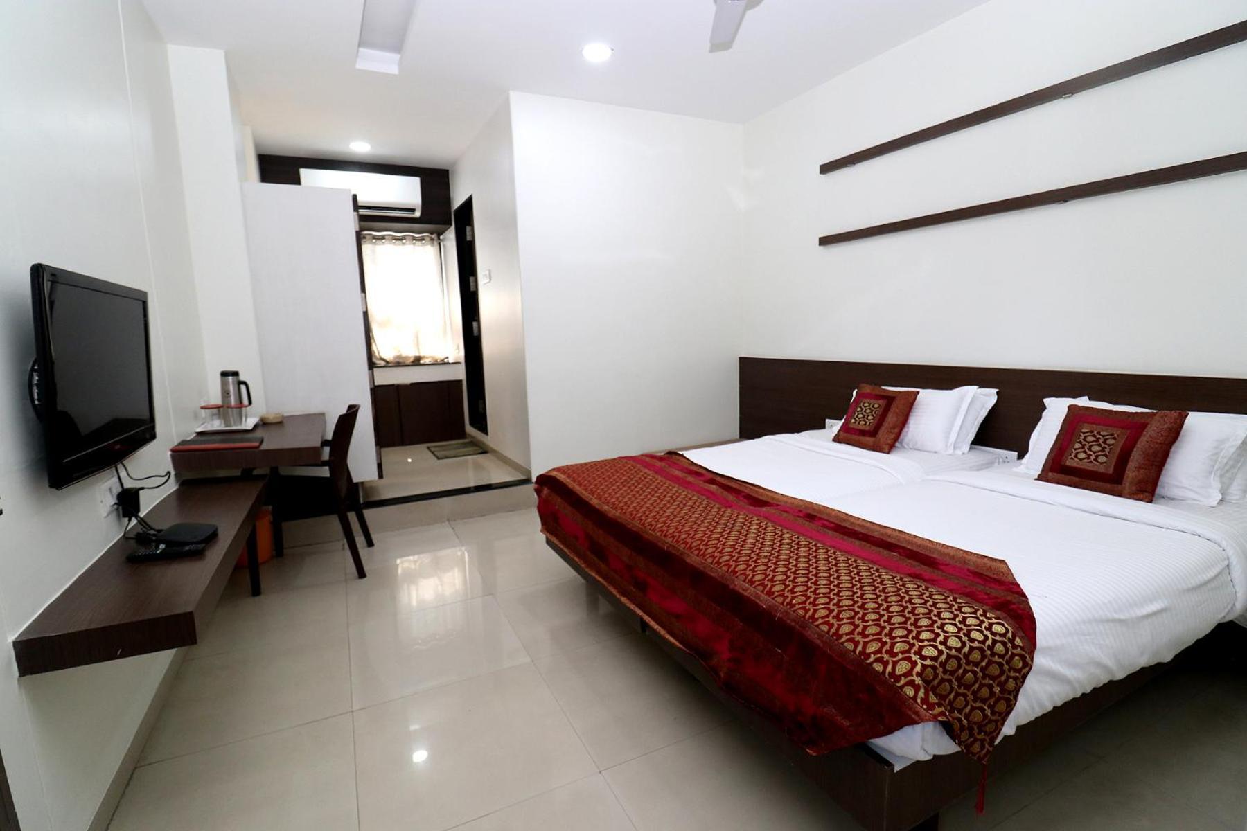 Hotel Girnar Аурангабад Экстерьер фото